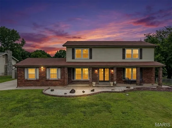 12220 Winterset Dr, Florissant, MO 63033