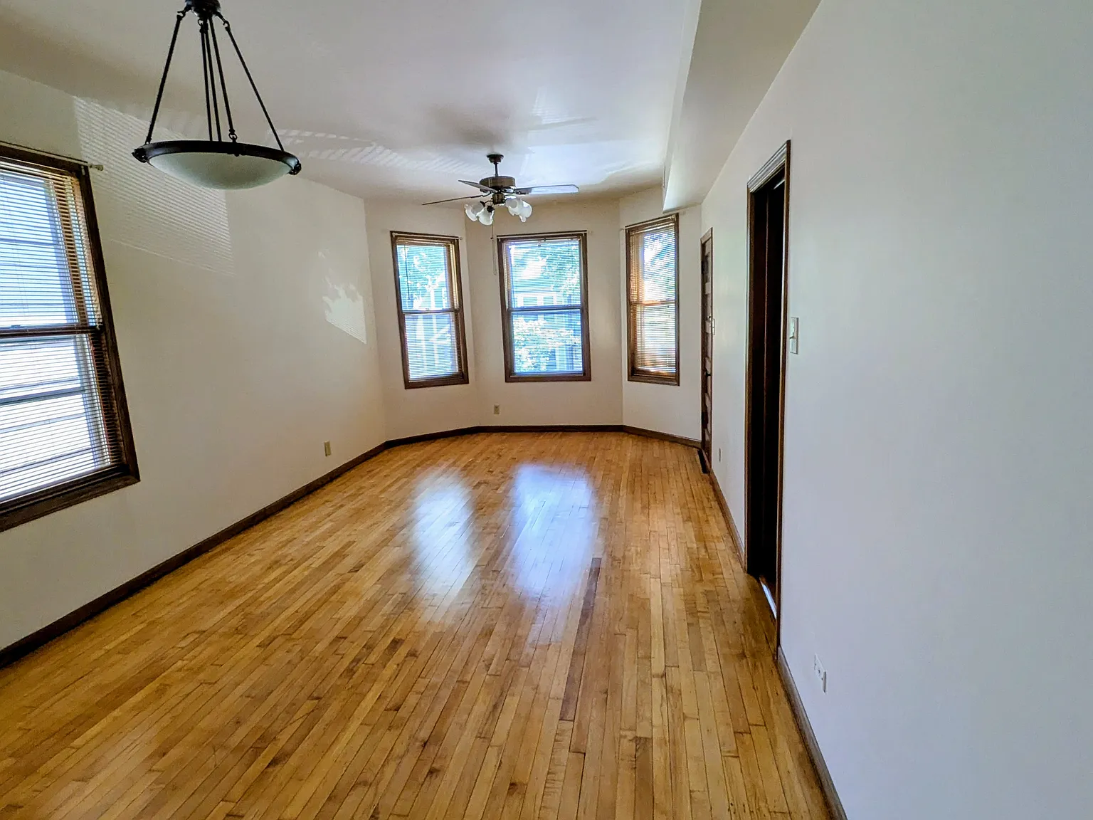 1 bed, 850 sqft, $1,975 — Photo 4