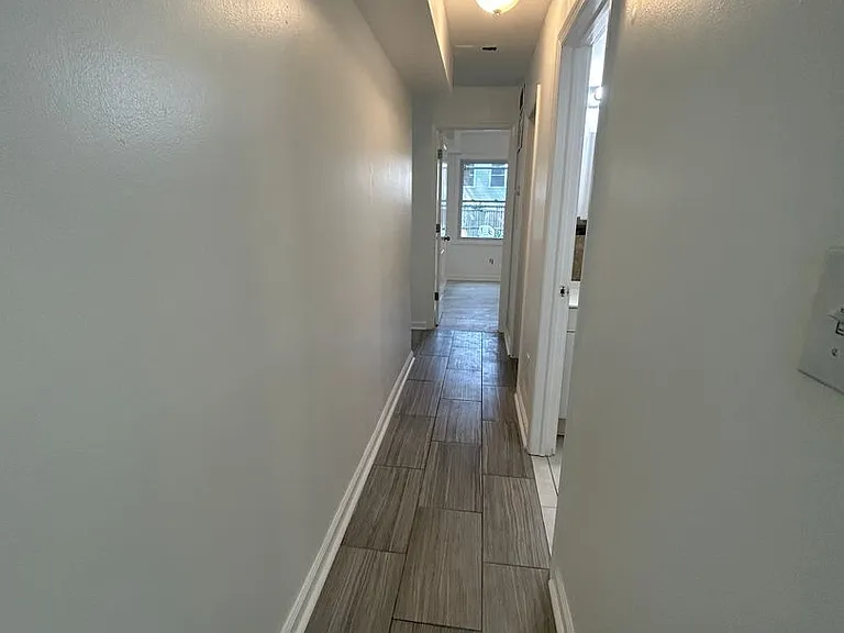1139 Sewall Ave — Photo 8