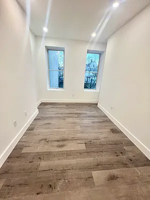 Rented by Delmark Realty LLC | media 24