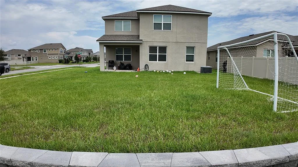 4 bed, 3.5 bath, 2764 sqft, $3,200 — Photo 4