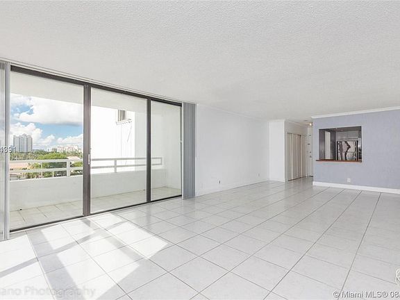 4th image of 20225 NE 34th Ct APT 512