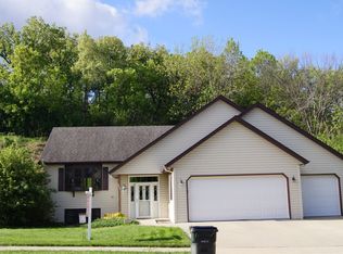 2103 Ponderosa Dr SW, Rochester, MN 55902