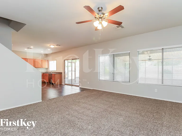 617 E Payton Cir — Photo 3