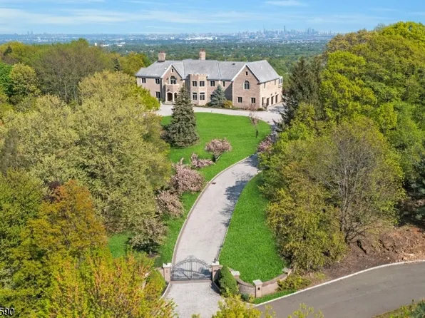 24 Club Way, Cedar Grove Twp., NJ 07009