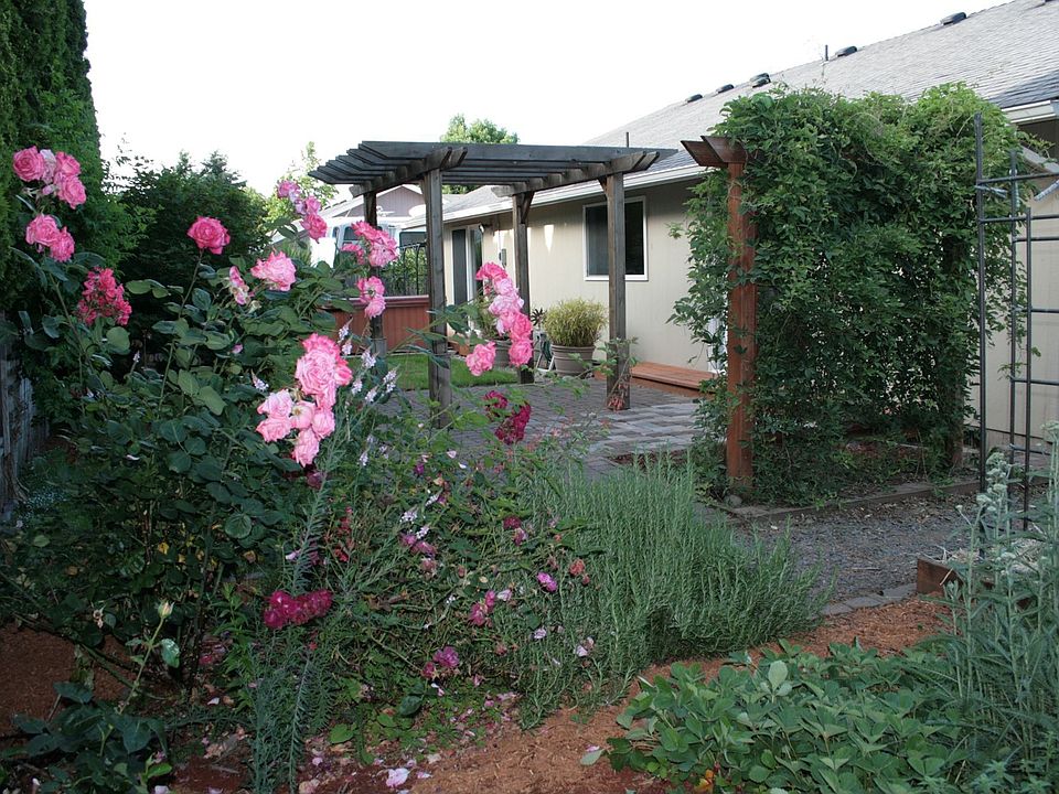 2nd image of 2476 Bowtie Ave