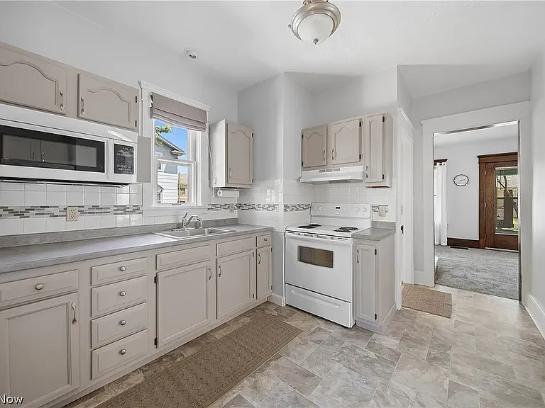 2613 Crown Pl NW — Photo 8