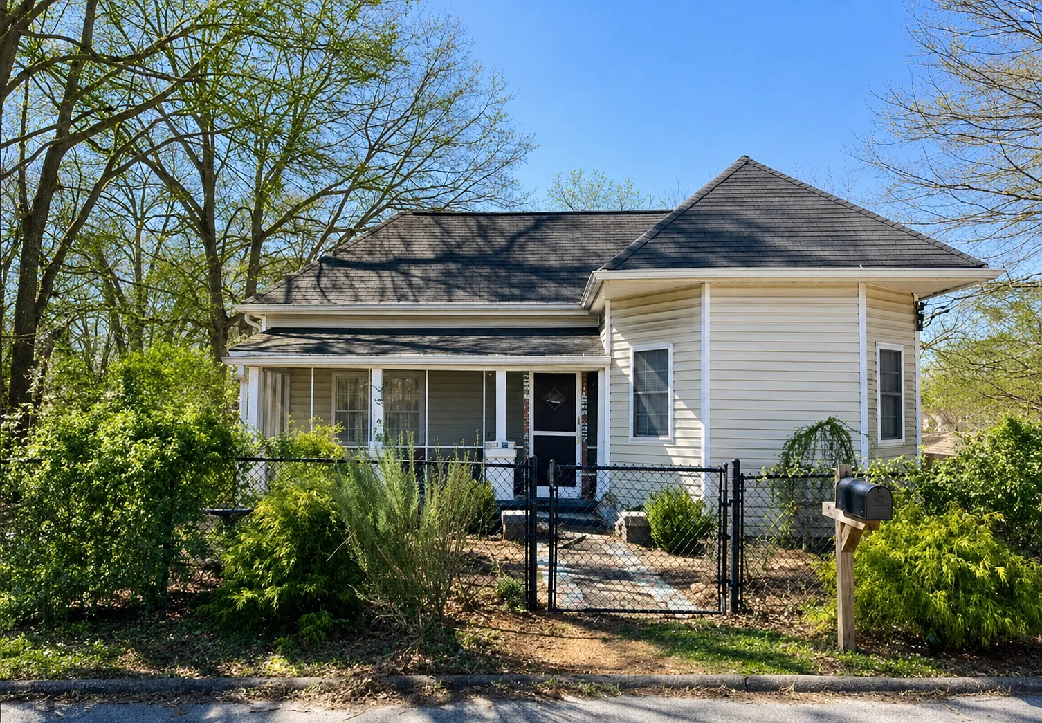 4 bed, 1500 sqft, $2,100 — Photo 1