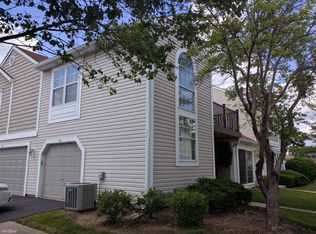 441 Le Parc Cir, Buffalo Grove, IL