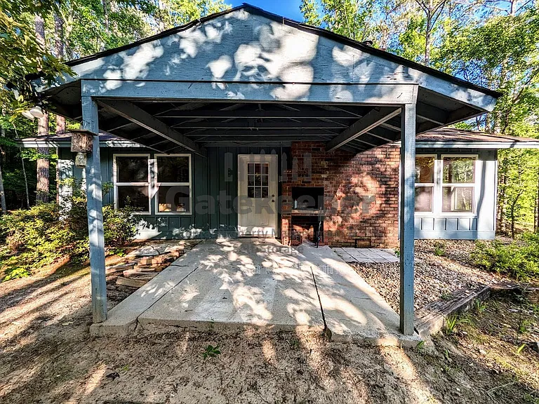 1096 Boone Rd — Photo 3