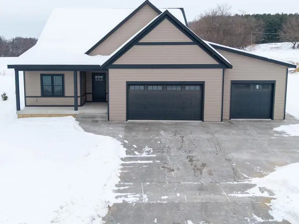 925 Hay Creek Trail, Reedsburg, WI 53959
