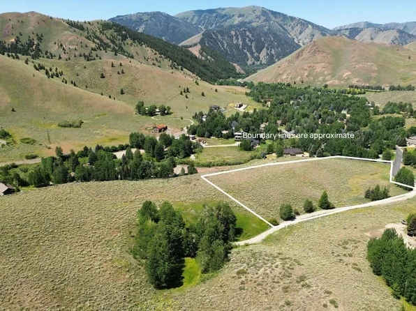 224 Blue Bell Rd, Sun Valley, ID 83353