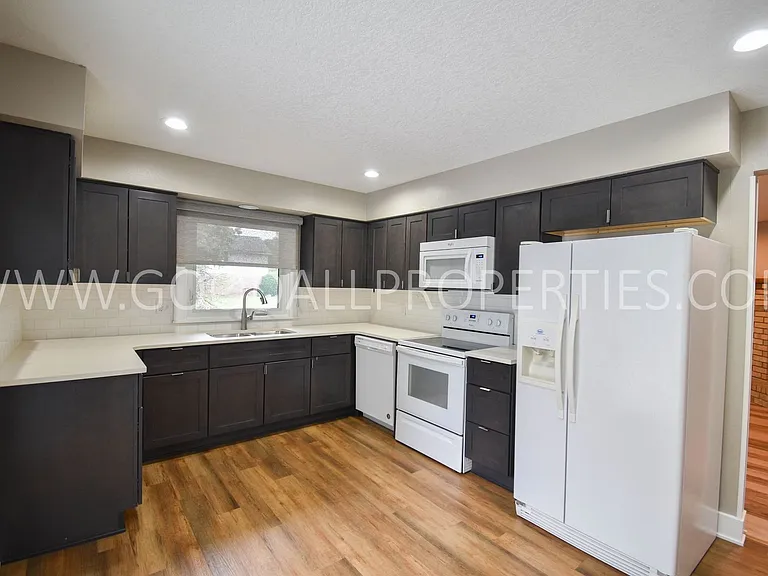 1313 NW 92nd St — Photo 3