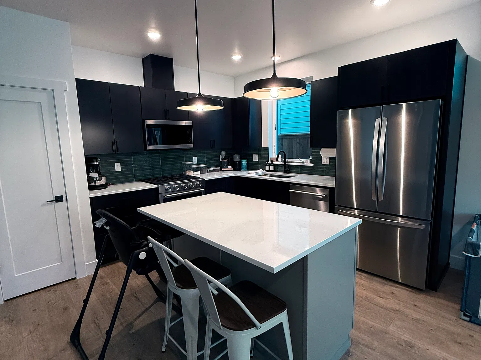 3 bed, 2.5 bath, 1680 sqft, $3,600 — Photo 3