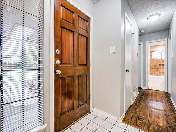5th image of 2710 Parkview Dr