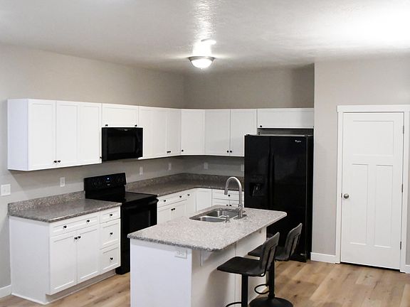 3rd image of 1099 W Emerald Pools Ln S