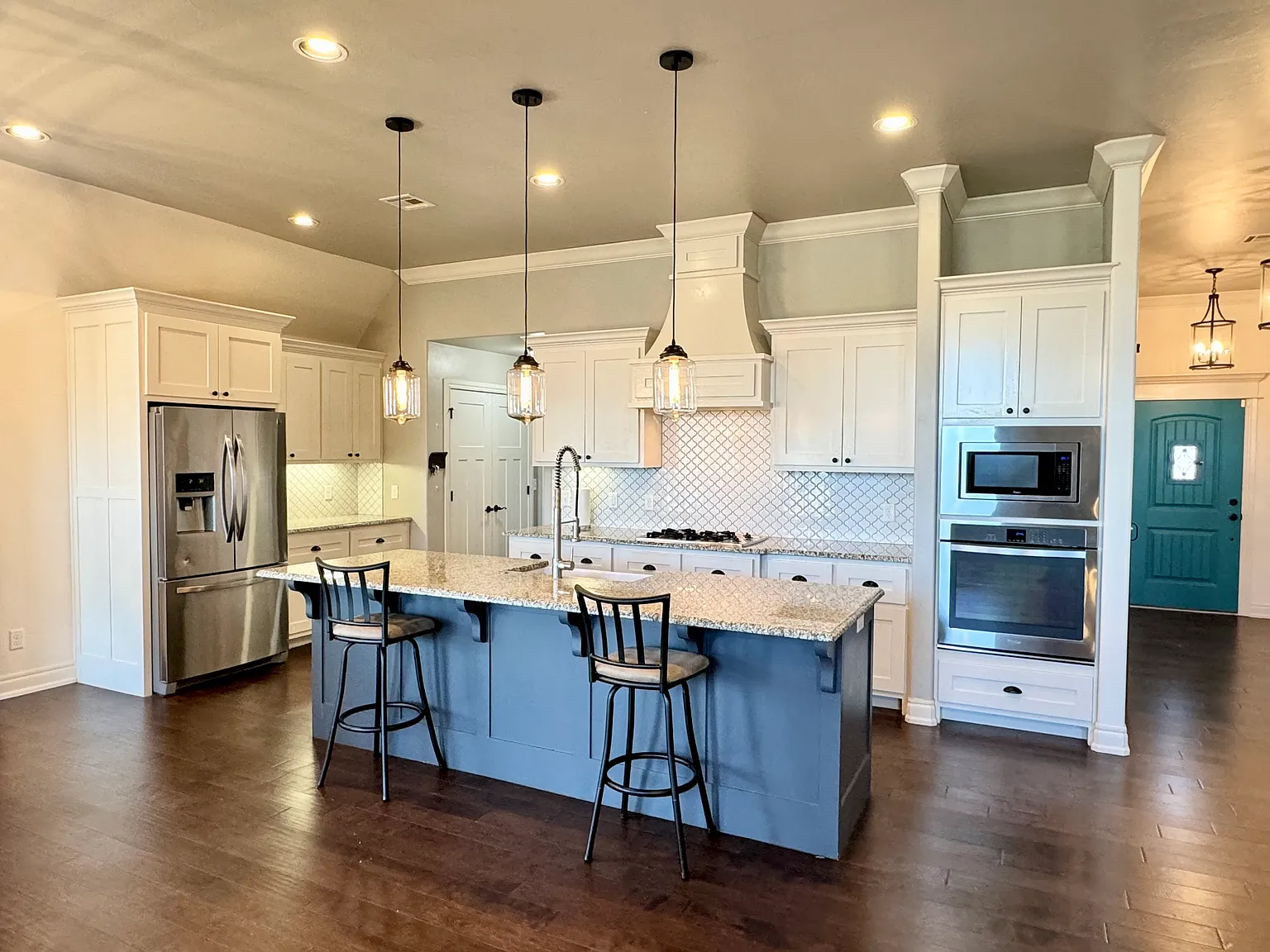 3 bed, 1898 sqft, $2,300 — Photo 2
