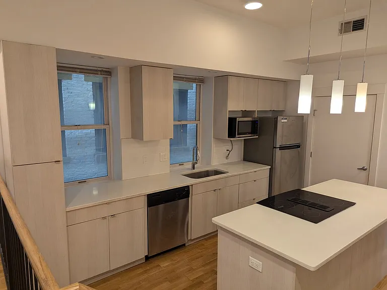 1120-1122 Broadway — Photo 11