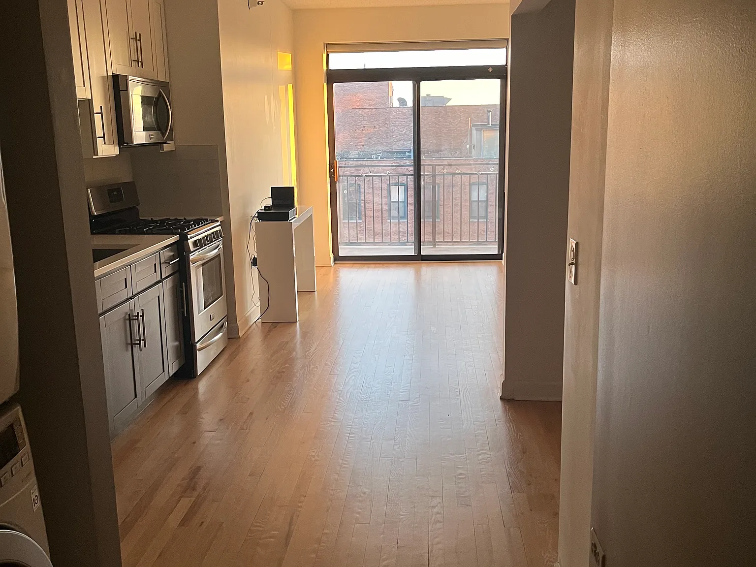 1 bed, 633 sqft, $2,300 — Photo 3