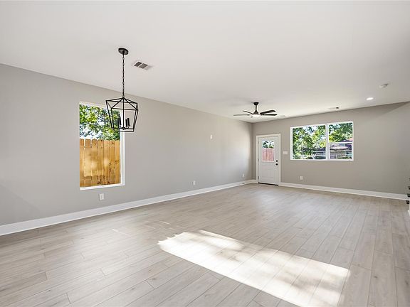 3rd image of 5827 Polly St