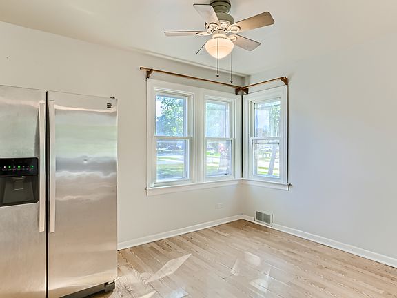 3rd image of 423 N Hemlock Ave
