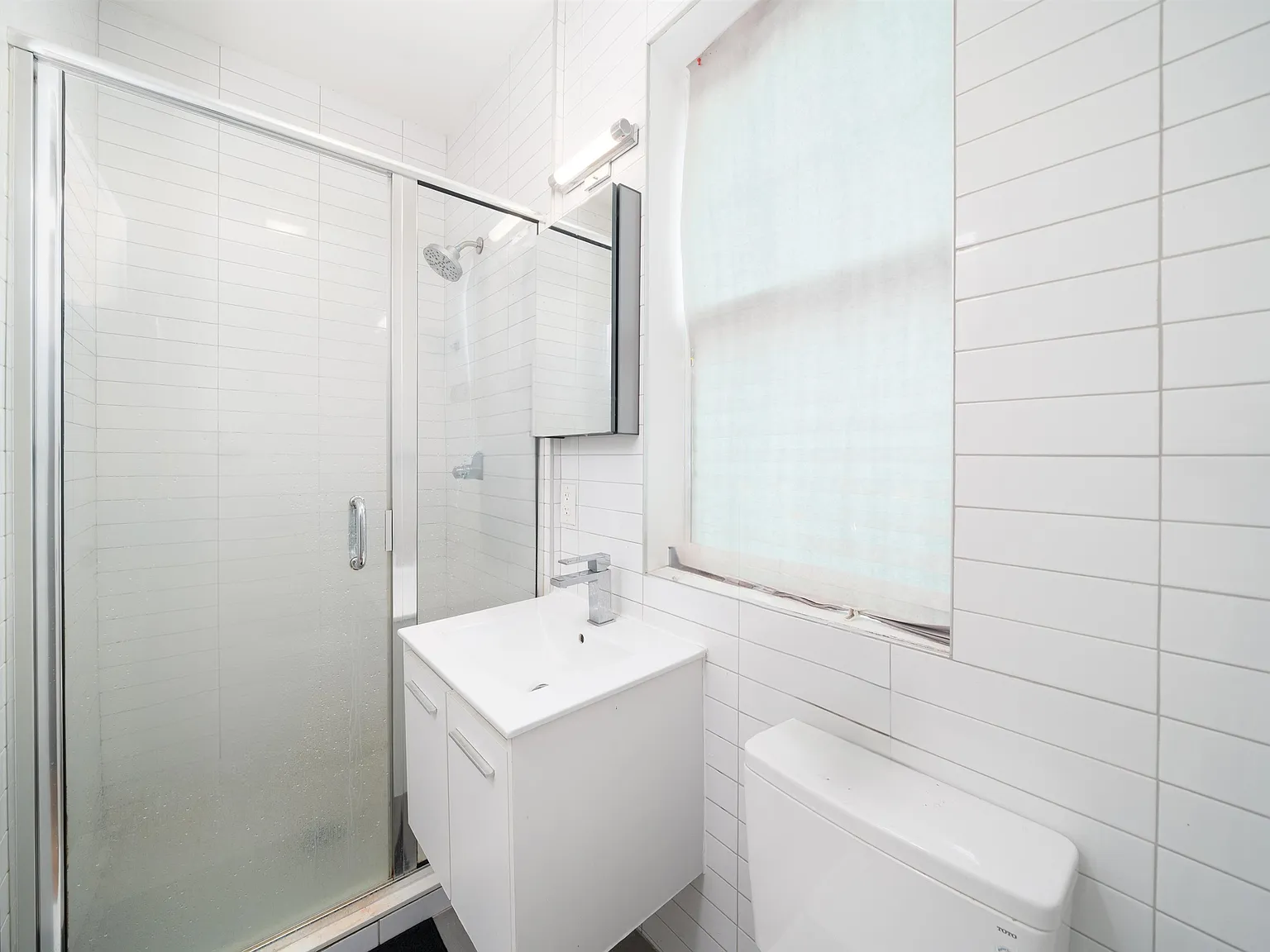 3 bed, 1.5 bath, $3,000 — Photo 3