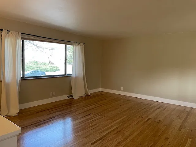 898 Ithaca Dr — Photo 6