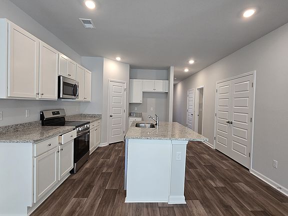 5th image of 1378 Speedway St