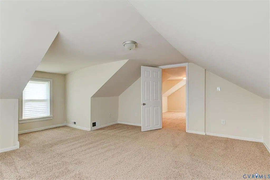 Oak Ave N 5 - 1 — Photo 3