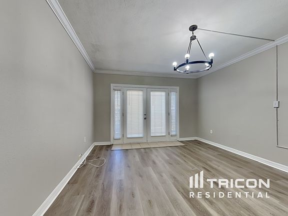 4th image of 3052 Grand View Ave