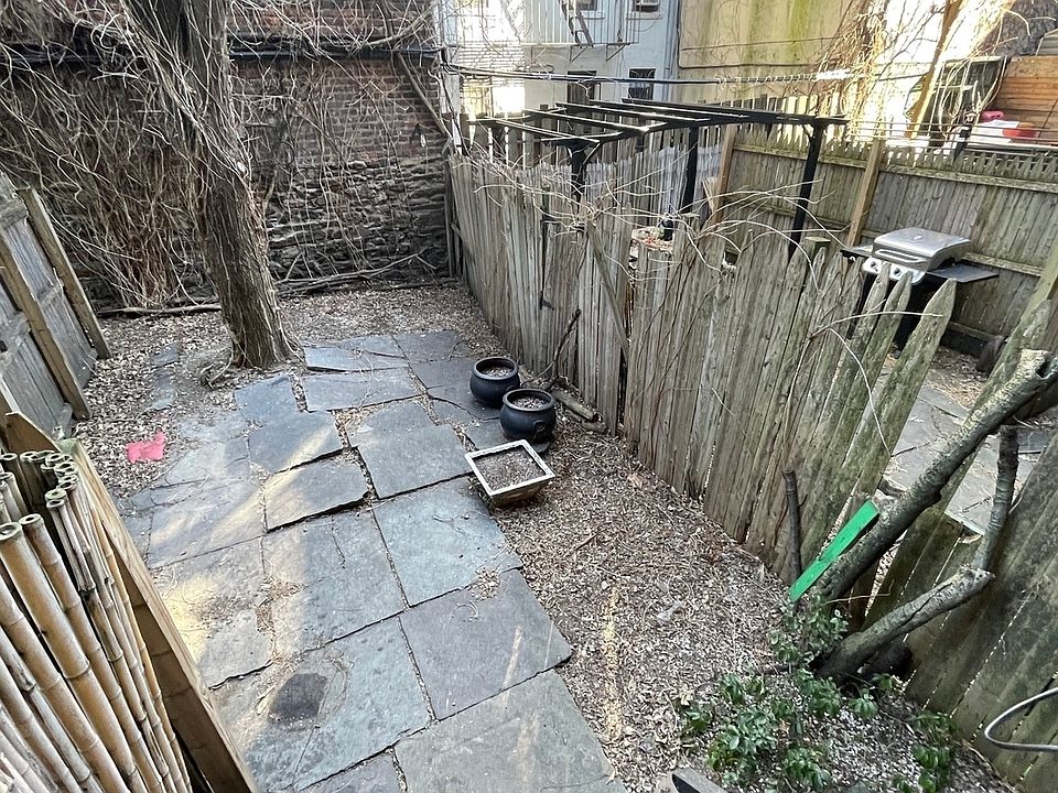 1st image of 425 W 45th St