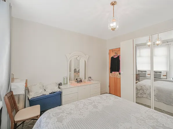 59 Bay 22nd Street image 16 of 18