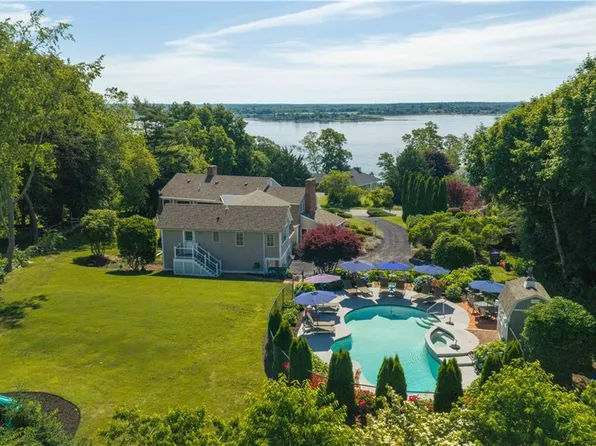 176 Heidi Dr, Portsmouth, RI 02871