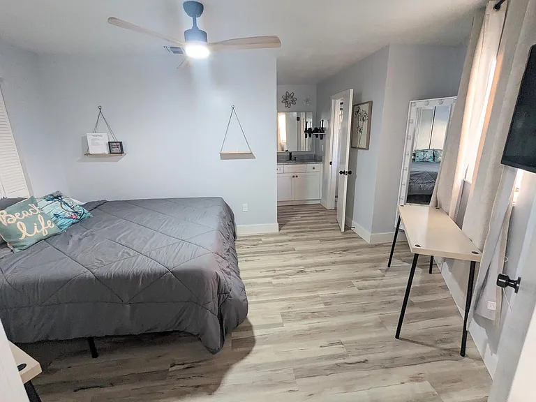 1128 Hernando St #B — Photo 15