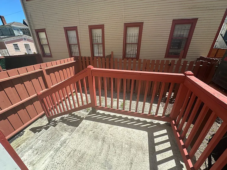 303 W Waldburg St — Photo 19
