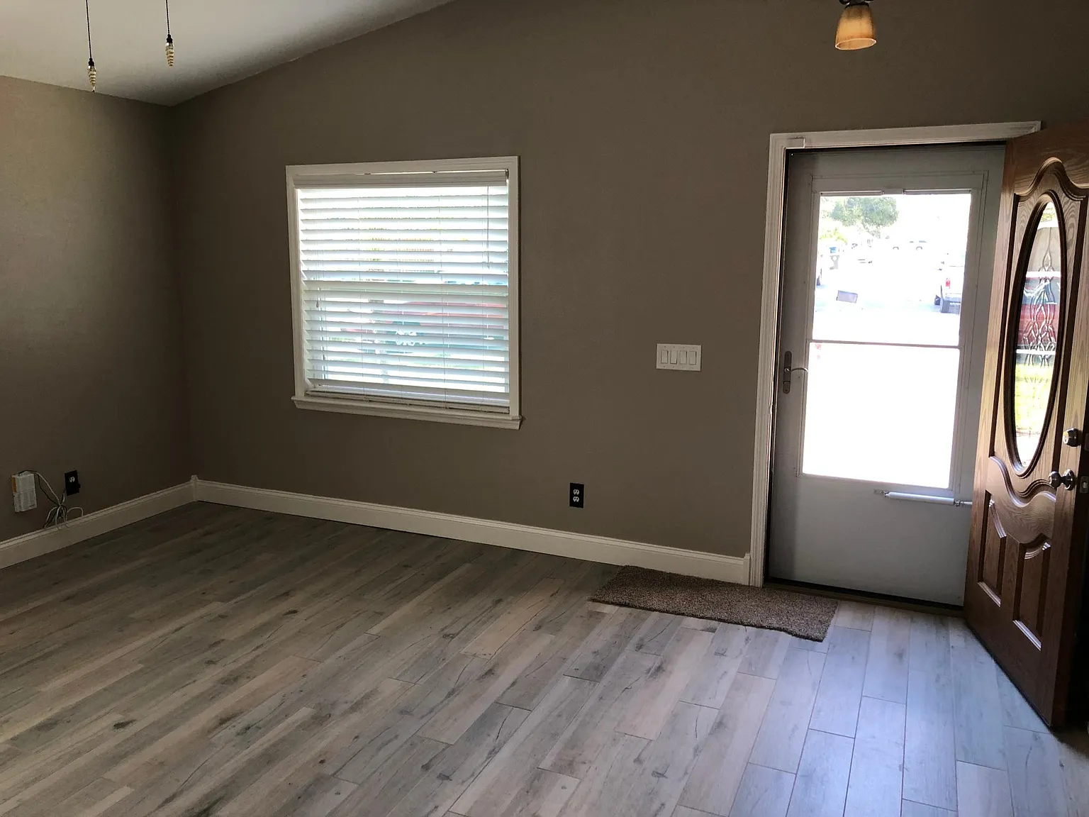 3 bed, 1200 sqft, $2,350 — Photo 2