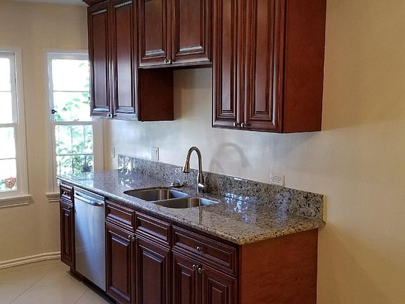 2nd image of 466 N Sierra Bonita Ave