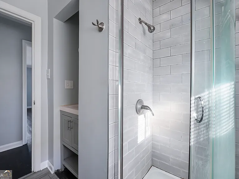 147 Burnside St #4 — Photo 6