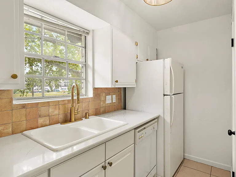 1700 Houston St #203 — Photo 10