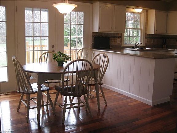 3rd image of 17931 Saratoga Trl