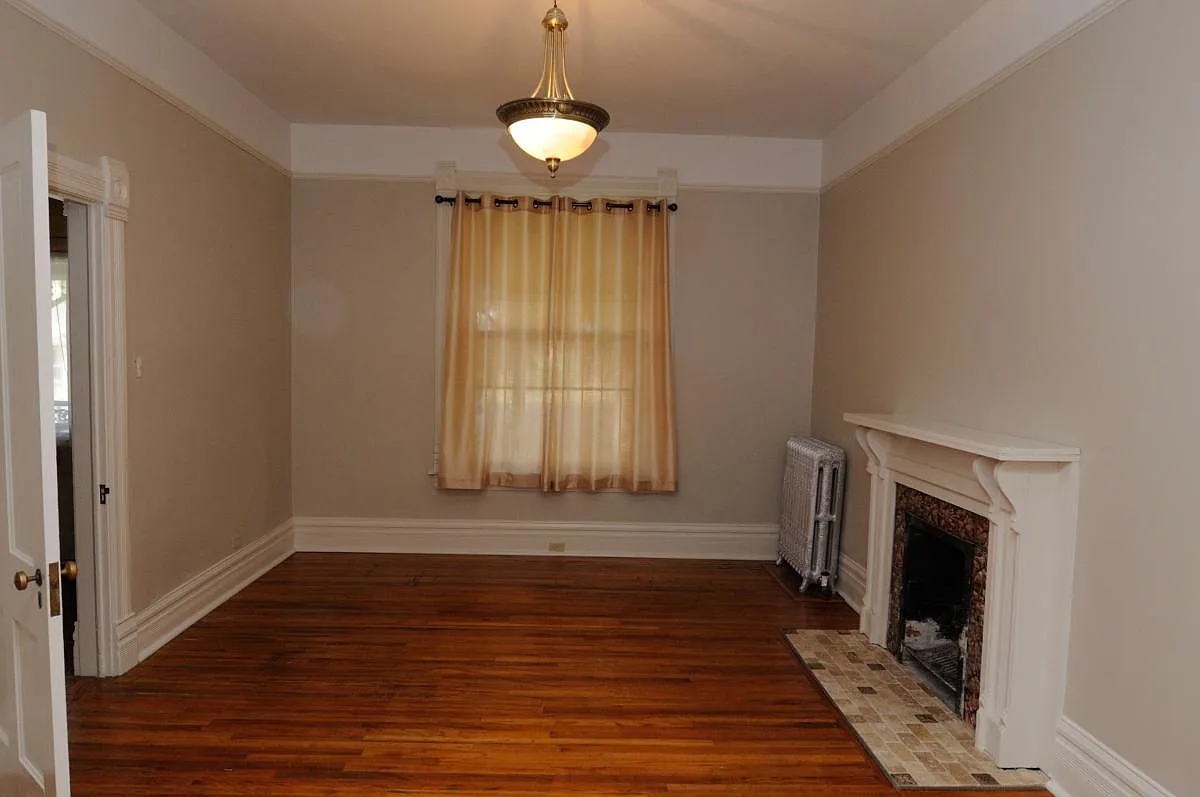 1 bed, 1100 sqft, $2,200 — Photo 3