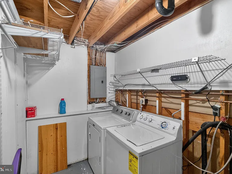Chelsea Dr — Photo 12