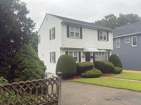 3rd image of 307 Lynnfield St