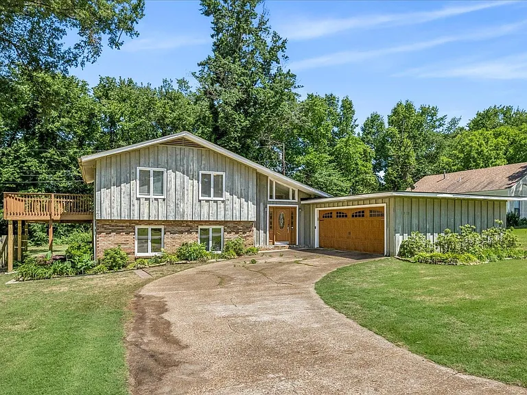 1532 Christine Cv — Photo 2