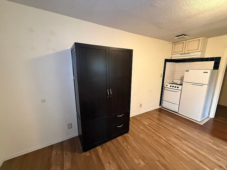 Sleepy Hollow Apartments — Photo 3