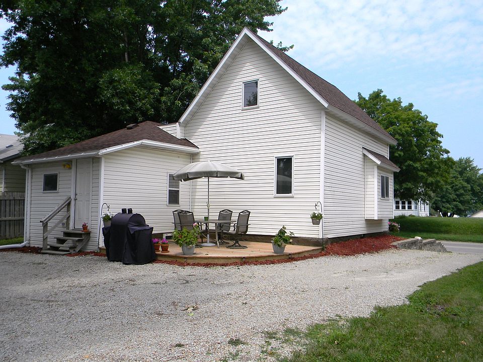 1st image of 611 Elm Ave W