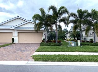 14903 Edgewater Cir, Naples, FL 34114