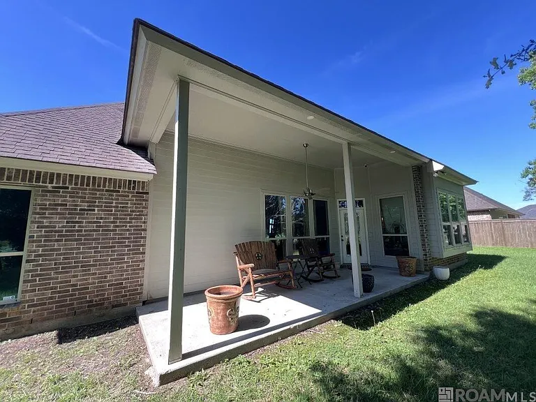 2913 Country Lake Dr — Photo 4