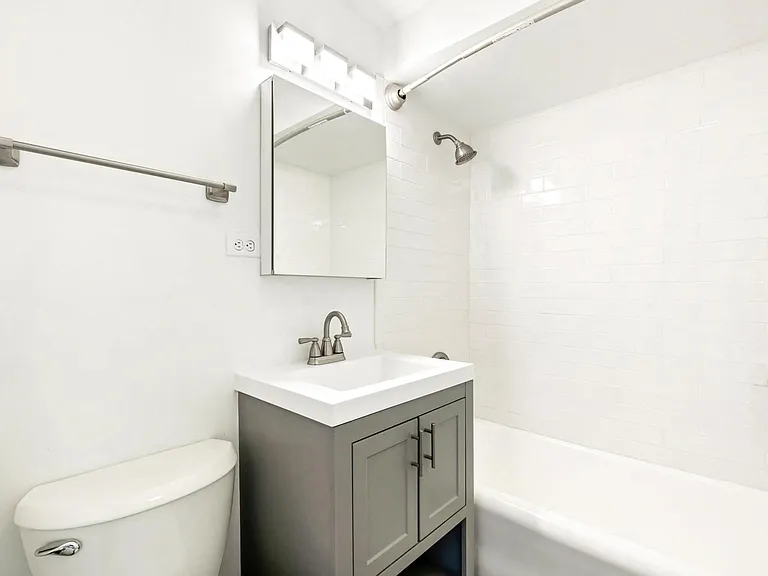 5726 N. Winthrop — Photo 24