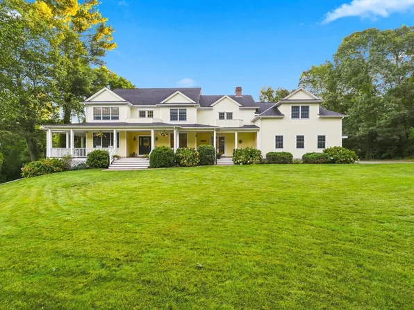 10 Bartelli Rd, Lakeville, MA 02347